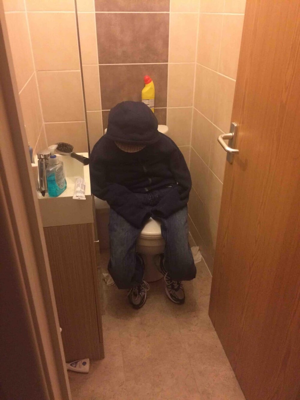 20 забавных кадров, доказывающих, что соседи по квартире - это весело (21 фото)