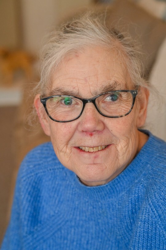 Сообщение в соцсетях помог собрать денег на ремонт для слепой пенсионерки (4 фото + 1 видео)