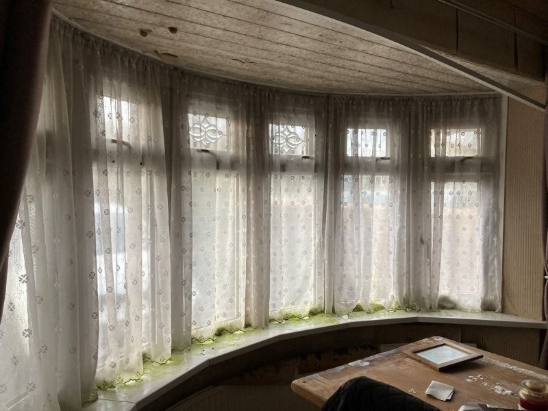 Сообщение в соцсетях помог собрать денег на ремонт для слепой пенсионерки (4 фото + 1 видео)