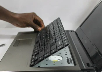 Как заменить клавиатуру на ноутбуке HP