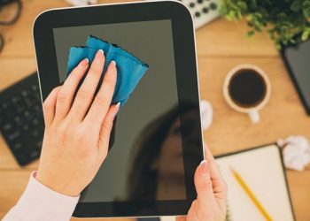 Как правильно ухаживать за экраном смартфона и ноутбука