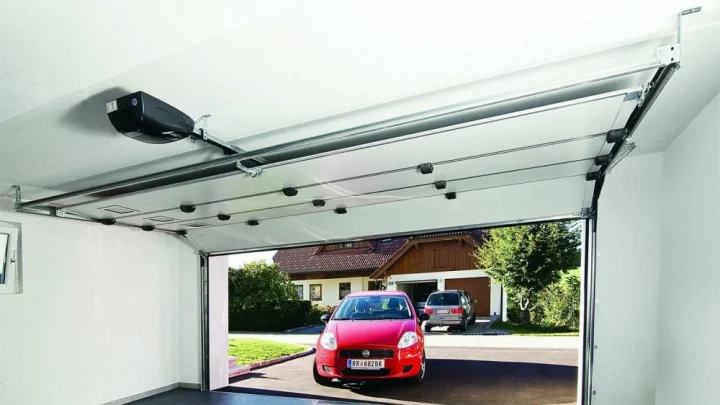 автоматические секционные ворота для гаража