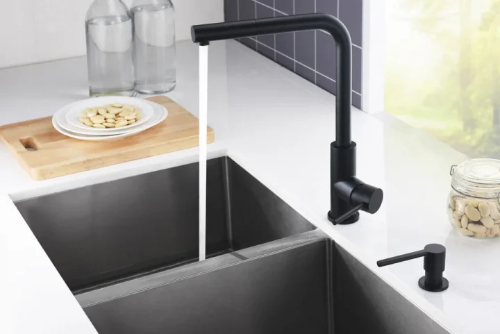 Черные смесители для кухни: стиль, качество и функциональность