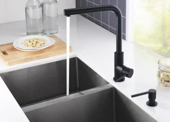 Черные смесители для кухни: стиль, качество и функциональность